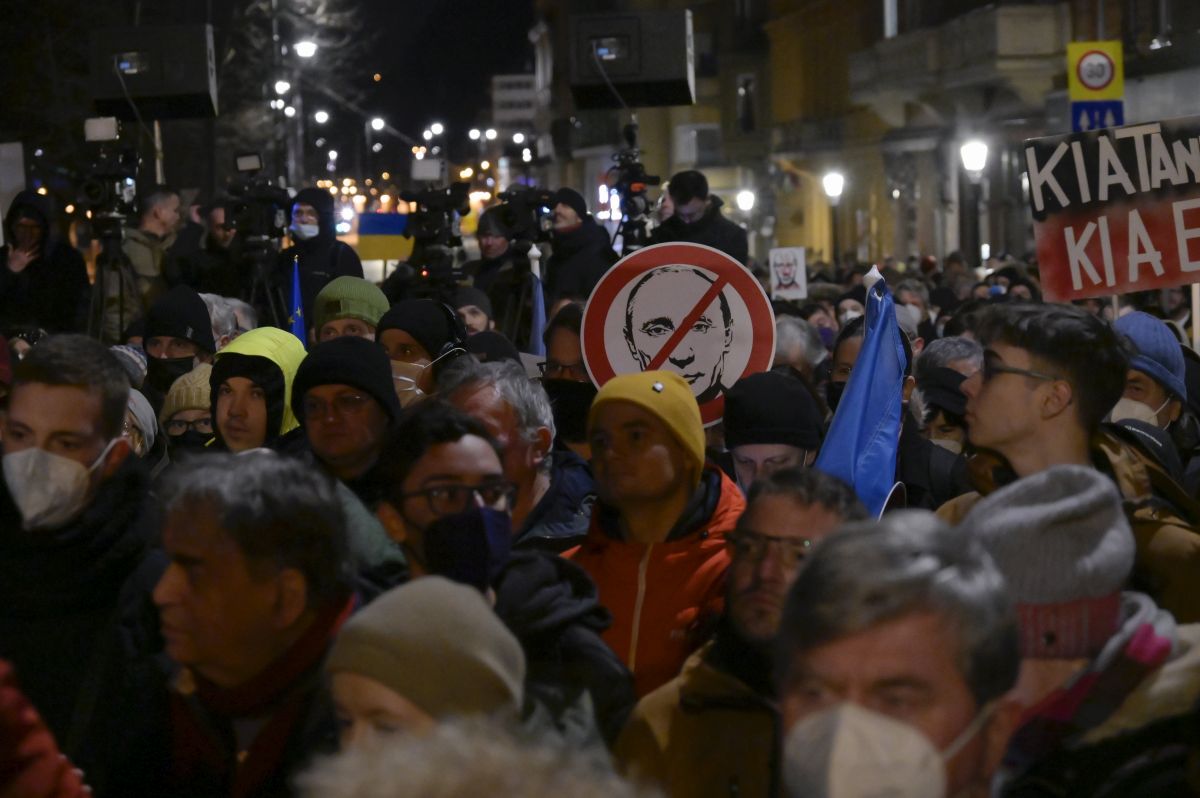 Ukrajnai háború/Választás 2022 - Ellenzéki tüntetés a Nem