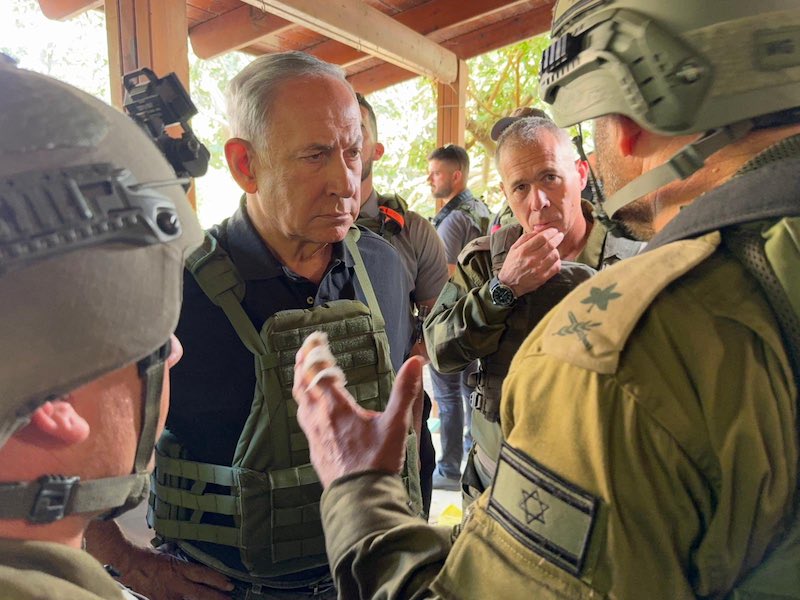 Netanjahu izraeli katonákkal