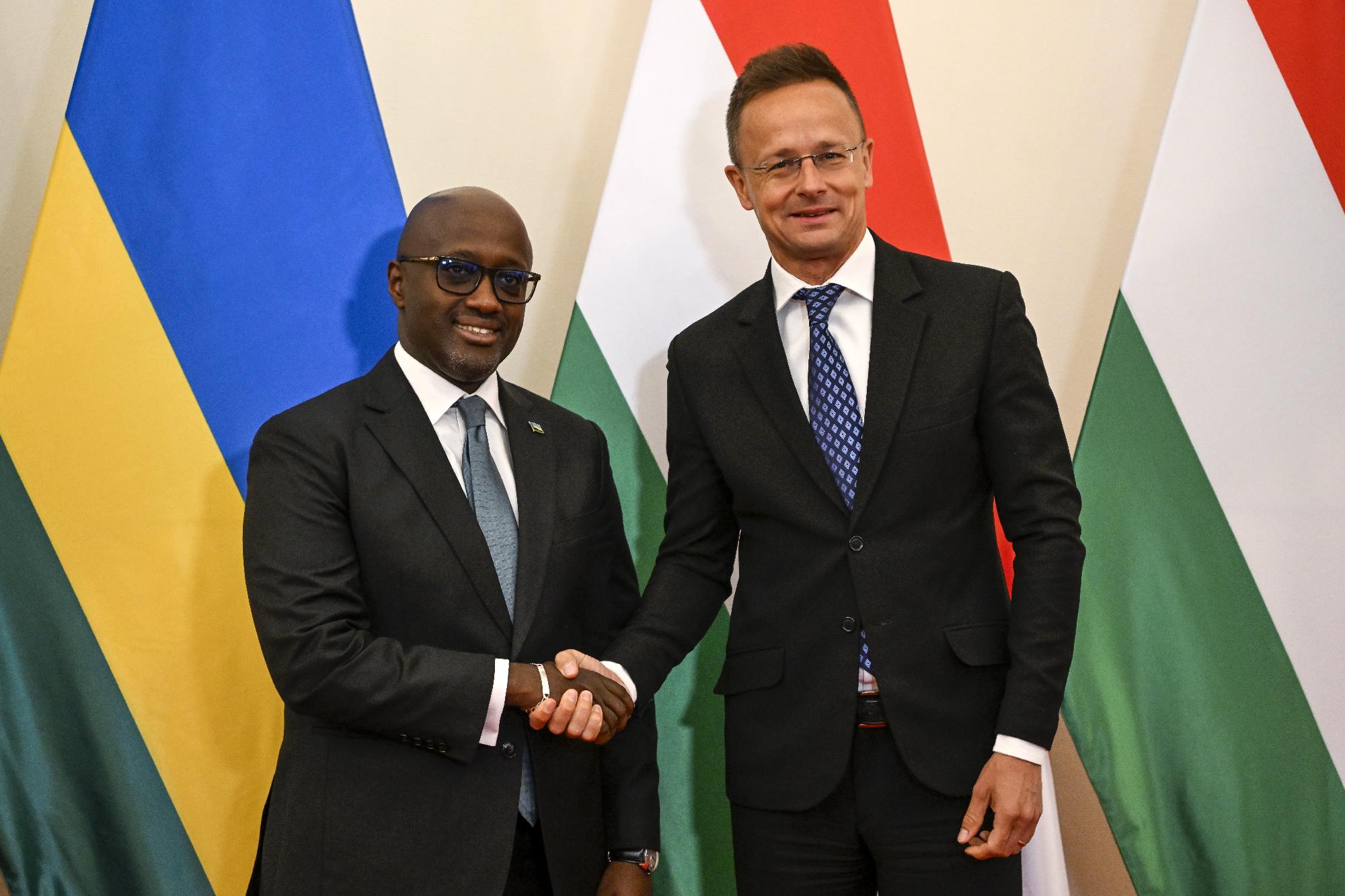 Szijjártó Péter fogadta a ruandai külügyminisztert