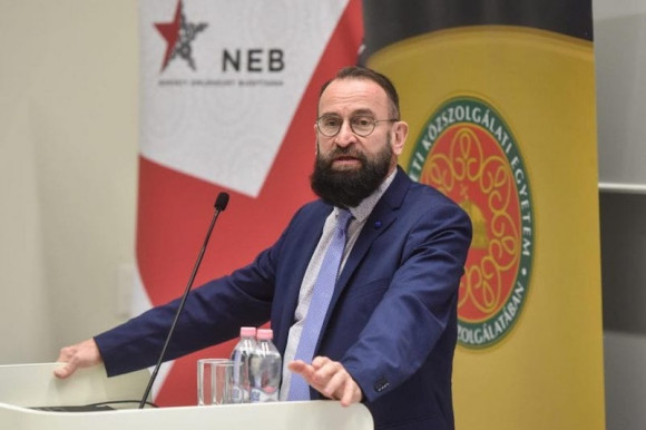 Szájer-ügy: nyomoznak a járványügyi korlátozások megsértése miatt