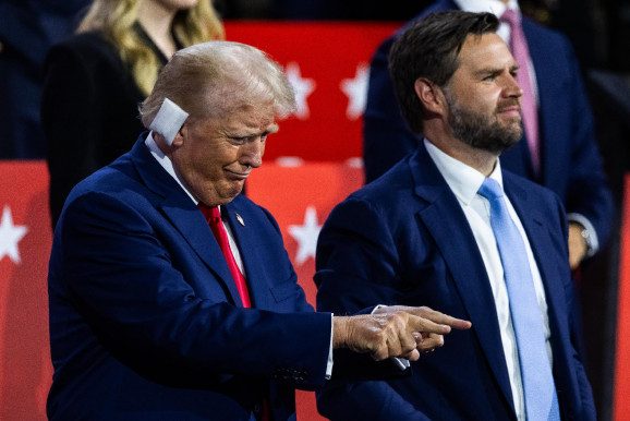 A szélsőjobbról oktatja a németeket az amerikai alelnök 