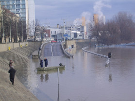 Szegeden a Tisza áradása miatt lezárták a rakpartot