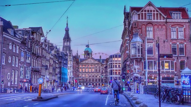 Az idiotizmus kergette el innen