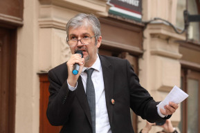 Hadházy: Az ellenzéki politikusok feladata elmagyarázni a tisztogatási törvénytervezet veszélyeit