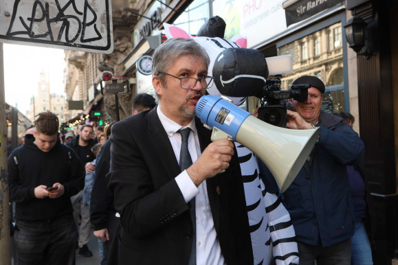 Hadházy: Escobarnak vízilovai, Orbánnak zebrái vannak