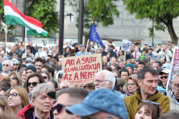 21 Kutatóközpont: A többség elutasítja az 