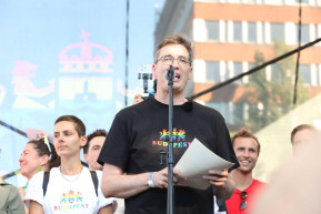 Emberjogi díjat kapott Karácsony Gergely