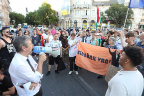 Nem hagyják abba a keddi tüntetéseket, a Belügyminisztériumhoz vonultak