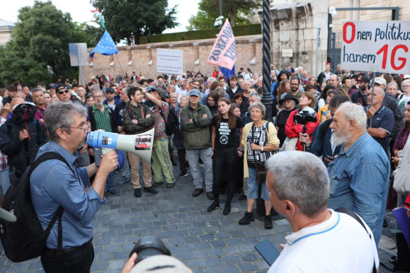 Rogán irodájához vonultak a 17. keddi tüntetésen