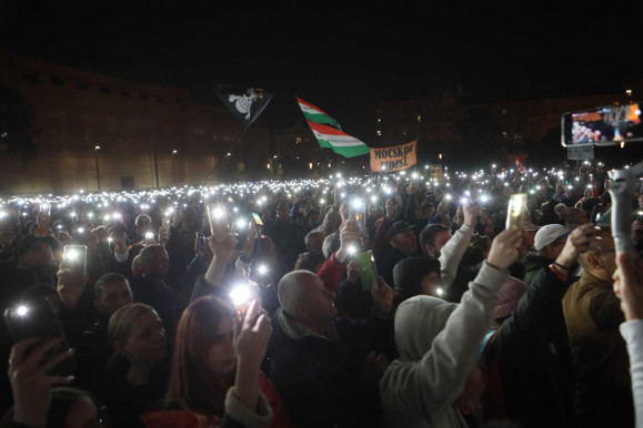  Fényárban úszott a 