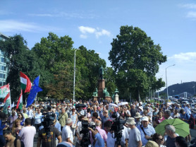 Majtényiék a demokráciáért és az autonómiákért tüntetnek