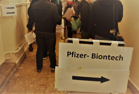 Ötszáz fölé emelkedett a kórházi ellátást igényő covidos beteg száma, kevesebb új fertőzött