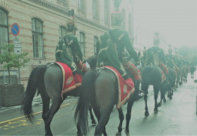 Katonákat képeznek át gépjárműoktatóvá