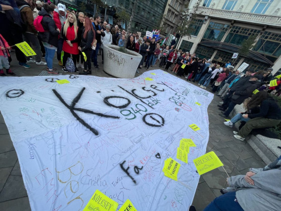 A Kölcseyből kirúgott tanároknak adott jutalmat a terézvárosi önkormányzat