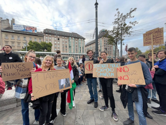 A könnygáz megvolt, kezdődhetnek az érettségik
