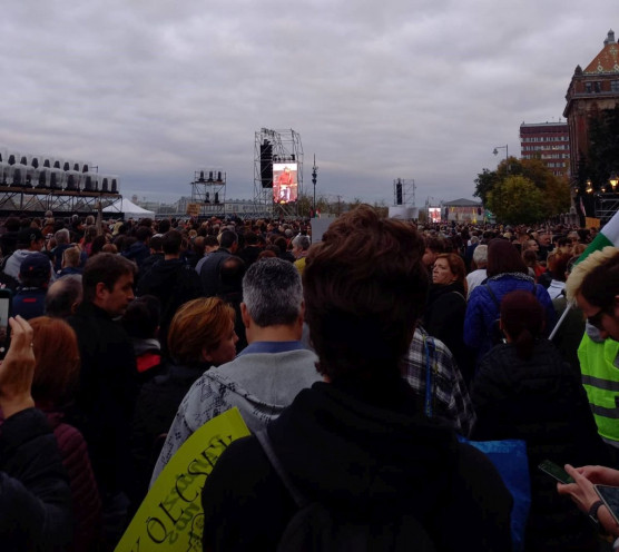 Elhatárolódott iskolája a tüntetésen slamelő pécsi diáktól