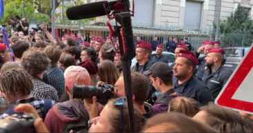 Hadházy: Ott maradt néhány száz gyerek a rendőrökkel szemben, valódi tömegtámogatás nélkül