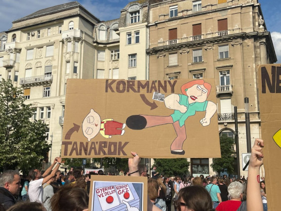 A kormány által létrehozott Nemzeti Pedagógus Kar szerint a tanárok higgadtan várják a béremelést