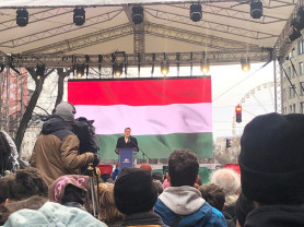 Karácsony: Aki ma kokárdát hord, annak ki kell mondania, hogy szabadságot és békét Ukrajnának is