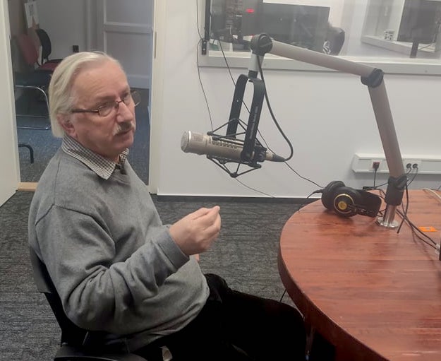 Lengyel László a Klubrádió stúdiójában