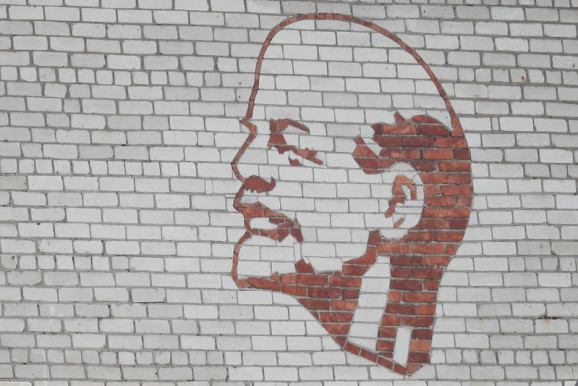 Lenin a falon – Kárpáti Iván jegyzete