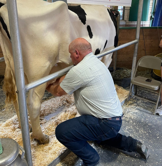 Leszavazta a melegházasságot, majd elment a fia és barátja esküvőjére