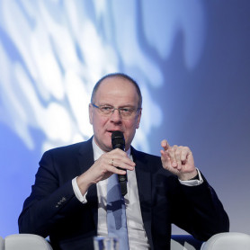 EU-s pénzek: Navracsics más szót használna a csúszás helyett