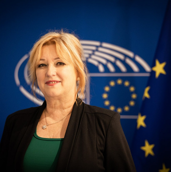 A Momentumból kilépő polgármester: Nem keresett meg a DK