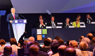 Orbán Machiavellire emlékeztető ügyeskedéssel úszta meg a büntetést