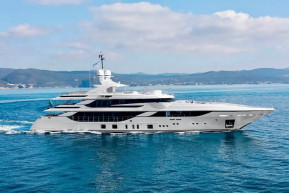 12,9 milliárd forintért árulják Szíjj László luxusjachtját, a Seagull MRD-t