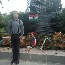 Fekete fóliával takarták le a nagybajomi szovjet emlékművet