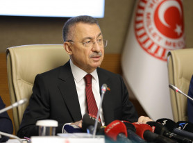 A török parlament külügyi bizottsága többórás vitát követően elhalasztotta a szavazást Svédország NATO-tagságáról