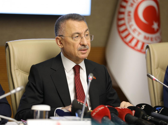 A török parlament külügyi bizottsága többórás vitát követően elhalasztotta a szavazást Svédország NATO-tagságáról