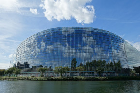 Megy a menekültügyi számolgatás