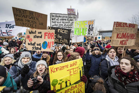 Még ennyit sem tesztek meg értünk? – Fiatalok üzentek Orbánéknak