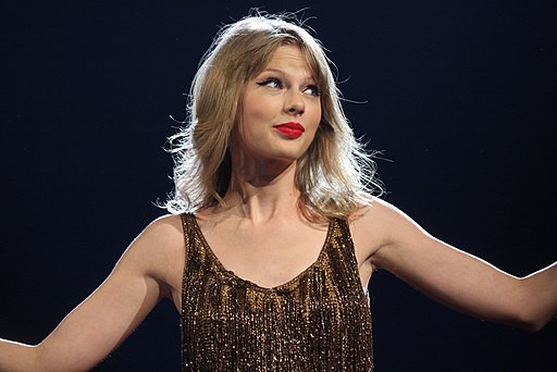 Nem lehet alulmérni a jelentőségét annak, hogy Taylor Swift beállt Harris mögé