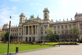 Második világháborús aknavető gránátot találtak az Igazságügyi Palota tetőszerkezetében