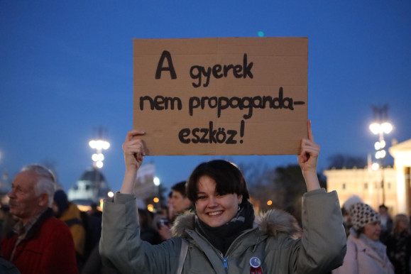 Újabb gyermekvédelmi tüntetés lesz szerdán