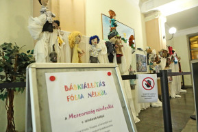 Mégiscsak megjelentek fólia nélkül a kormány által kiátkozott Meseország szereplői Budapesten