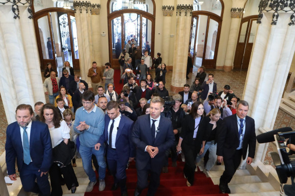 Magyar Péter és a sajtó budavári túrája – Képgaléria