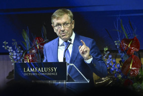 MNB-s vagyonvesztés: Házkutatást tartottak az ÁSZ-nál