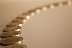 Szándékosan gyengíti a forintot a kormány