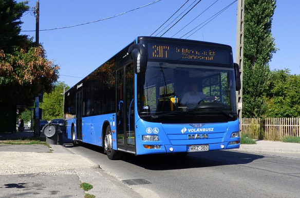 Budaörs és Érd mellett további kilenc településtől kér extrapénzt az agglomerációs buszjáratokért Lázár János tárcája
