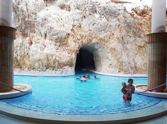 Ígéretük ellenére alig fizettek a helyi vállalkozók a miskolctapolcai barlangfürdőnek