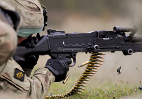 Hatmilliárdért vett a kormány fegyverkereskedő céget