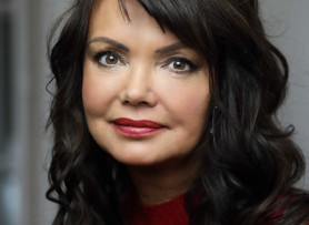 Tóth Krisztina: Világadapter