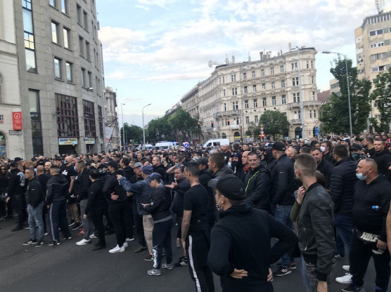 TASZ: A dudálós tüntetéseken nem, a rasszista vonuláson lett volna ok a büntetésre