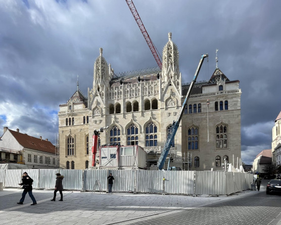 Már 61 milliárdnál jár a Pénzügyminisztérium újjáépítése a Várban 