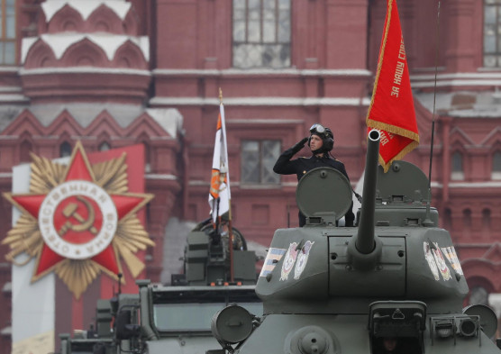 Komolyabb bejelentés nélkül zárult Putyin győzelem napi ünnepi beszéde a Vörös téren
