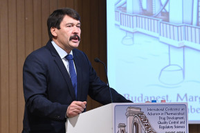 A kormány tanácstalan, hogyan növelhetné tovább az oltottak számát